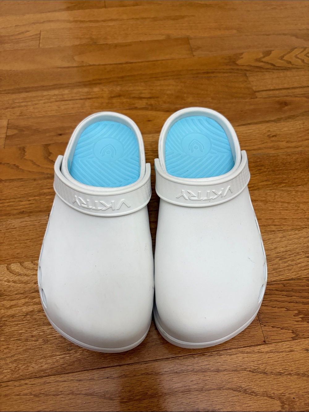 Viktry Recovery Clog White with Blue Insole. Women’s 9
